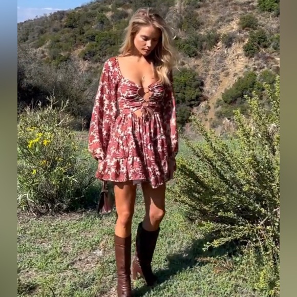 Shop Resa Dress - Picture 3 of 8